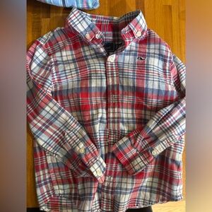 Boys Vineyard Vines button up long sleeve shirt. Great condition. Size 3T